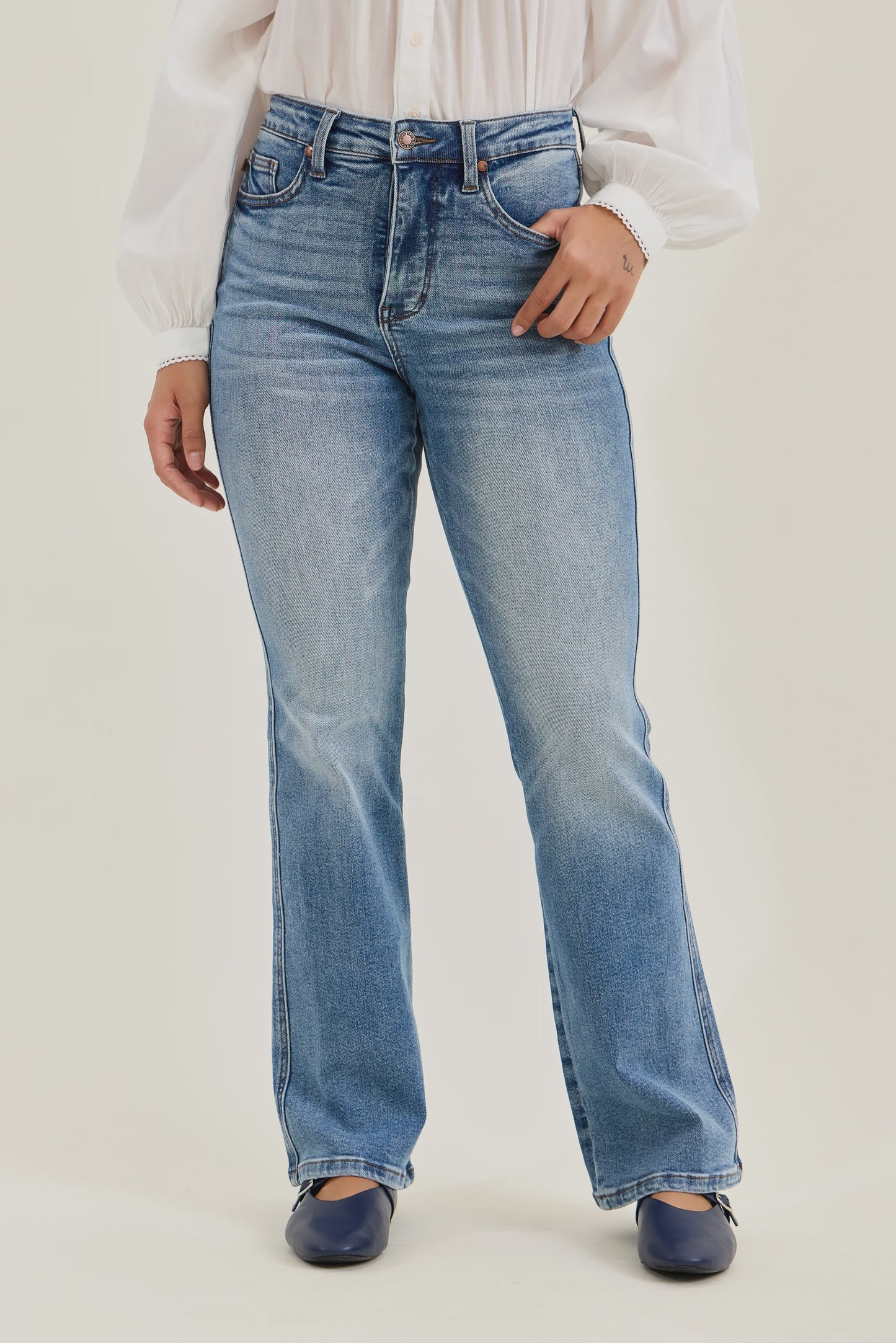 Judy Blue HW T.C. Daisy Bootcut Medium Instant Classic Indigo Short Inseam