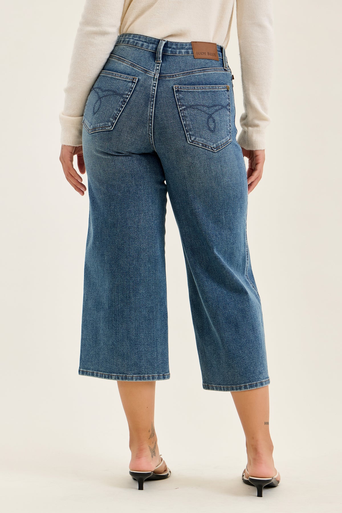 Judy Blue HW T.C. Daisy Bootcut Medium Instant Classic Indigo Short Inseam