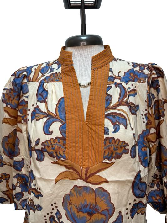 Trapunto Stitched V-Neck Cream Mix Top