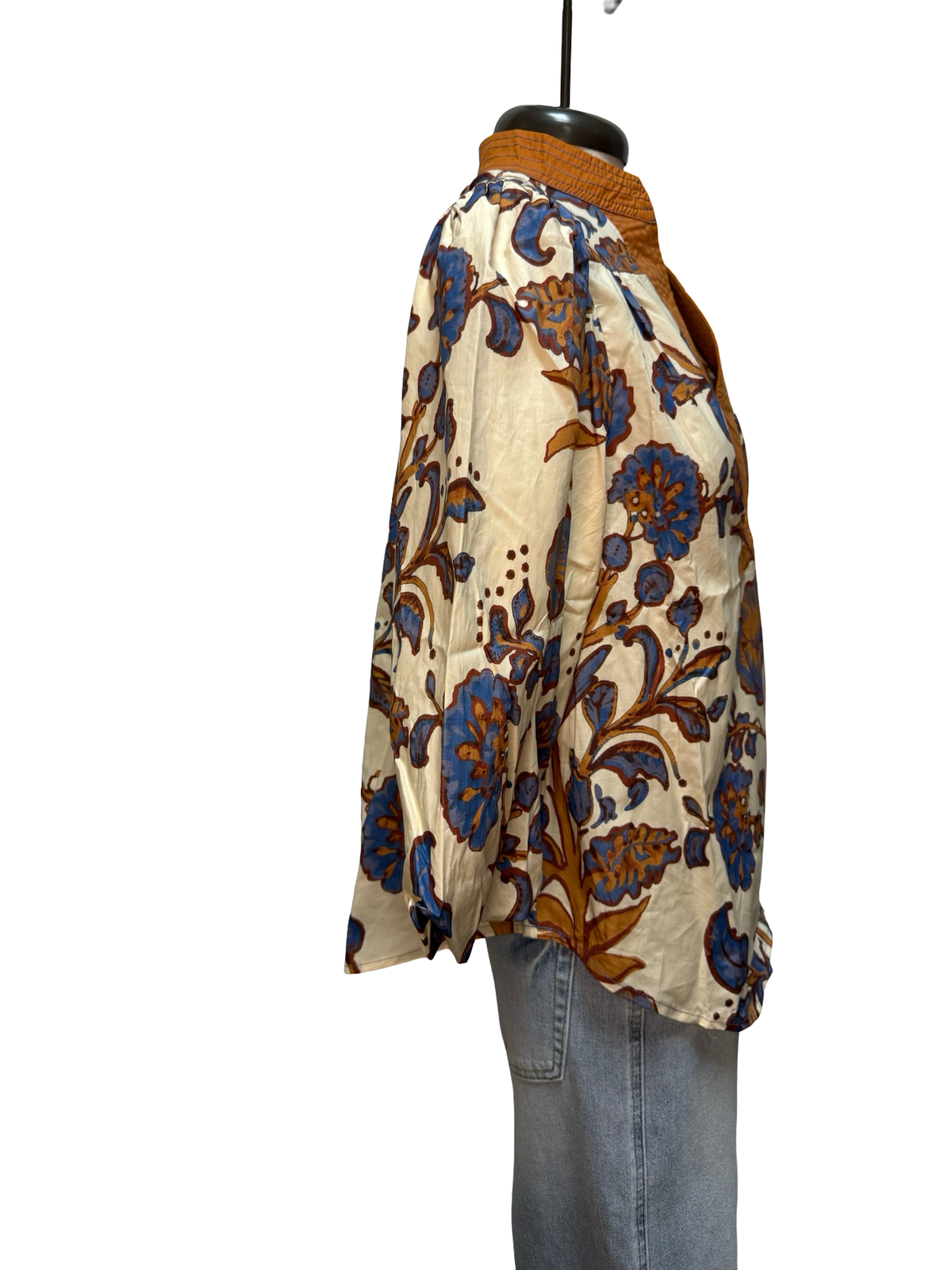Trapunto Stitched V-Neck Cream Mix Top